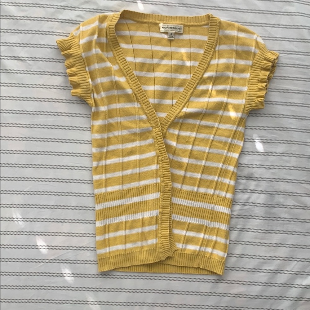 🌺 Yellow & White Striped Button Up 🌺